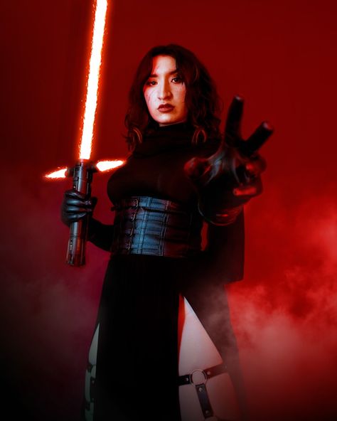 star wars kylo ren cosplay @mandareborn Female Sith Cosplay, Star Wars Women Costume, Star Wars Female Sith, Kylo Ren Halloween Costume, Star Wars Female, Long Braided Hair, Kylo Ren Costumes, Sith Costume, Ren Cosplay