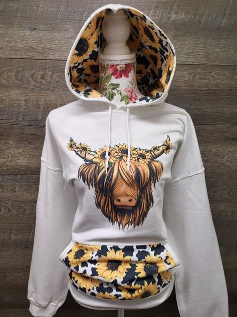 Highland Cow Sunflower Unisex Hoodie w/ accents.  Gildan Brand. Unisex sizing, fits true to size.  White and Grey hoodie options.  Sizing available small-3X Cow Clothes, Cow Sunflower, Cow Stuff, Cute Sweats, Casual Country Outfits, Teen Christmas Gifts, Cute Country Outfits, Cow Gifts, Nashville Outfits