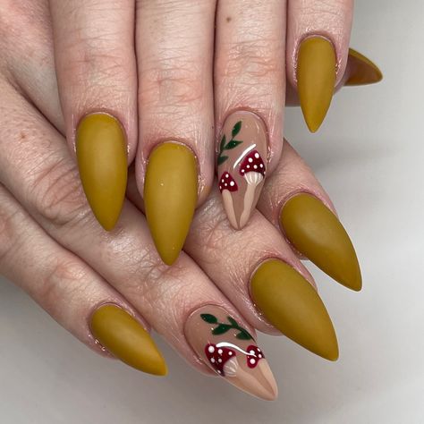 Alt Fall Nails, Fall Mushroom Nails, Acorn Nails, Woodland Nails, Mushroom Nail Designs, Mushrooms Nails, Mushroom Nail Art, Mushroom Nails, Nails 23