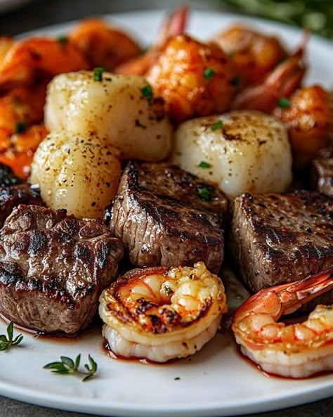 Steak Bites And Shrimp, Steak And Crab, Steak Bites Recipe, Steak And Shrimp, Gourmet Meals, Sirloin Steak, Savory Food, Steak Bites, حلويات صحية