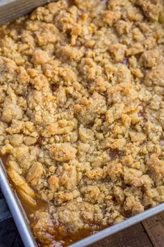 Ultimate Apple Crisp is a fall favorite full of sliced apples, cinnamon, brown sugar, butter, and crispy baked oats. | #dessert #apples #fall #winter #holidays #easydessert #appledessert #dinnerthendessert Apple Crisp Recipe With Oats, Apple Crisp Without Oats, Recipe With Oats, Apple Crisp Topping, Best Apple Crisp Recipe, Dessert Apple, Brown Sugar Butter, Best Apple Crisp, Easy Apple Crisp Recipe