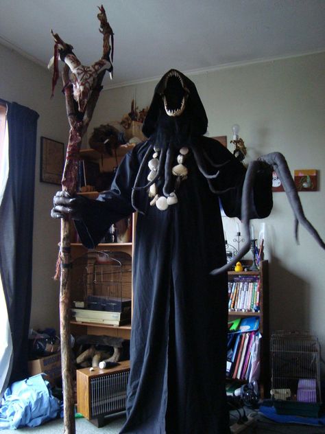 Cthulhu cultist cosplay Eldritch Horror Costume, Cultist Costume, Cthulhu Cosplay, Eldritch Cultist, Cthulhu Cultist, Wizard Cosplay, Creepy Costume, Creepy Food, Creepy Costumes