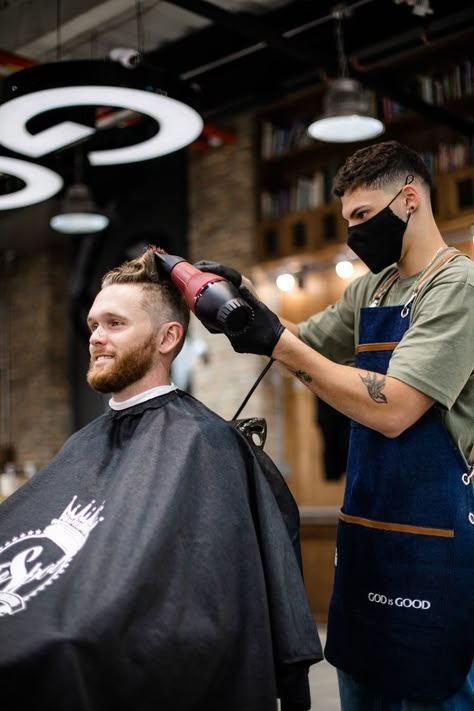 When you think about Men’s Hair Salons what do you think? Do you think salons are for women? Do you think more about haircuts, beauty treatments, or a luxurious spa? Mens Hair Salon, Create Opportunities, Hair Salon Business, Beard Shampoo, Mens Hair, Hair System, Marketing Skills, Hair Replacement, Cool Haircuts