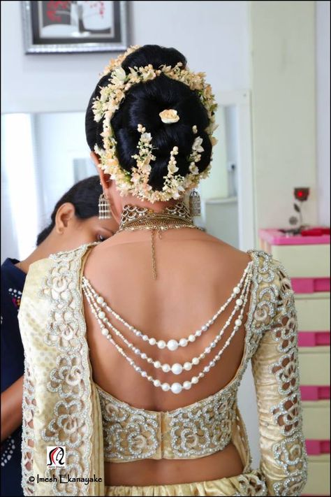 Lehenga Blouse Designs Back, Latest Blouse Neck Designs, Blouse Back Neck, Latest Bridal Blouse Designs, Latest Blouse Designs Pattern, Backless Blouse Designs, New Saree Blouse Designs, Traditional Blouse Designs, Latest Model Blouse Designs