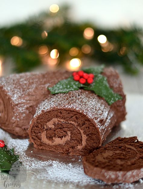 Yule Log - Traditional chocolate yule log recipe for Christmas. Easy Yule Log Recipe, Gluten Free Yule Log, Chocolate Yule Log Recipe, Homemade Chocolate Buttercream Frosting, Yule Log Cake Recipe, Yule Log Recipe, Christmas Yule Log, Favorite Christmas Desserts, Chocolate Log