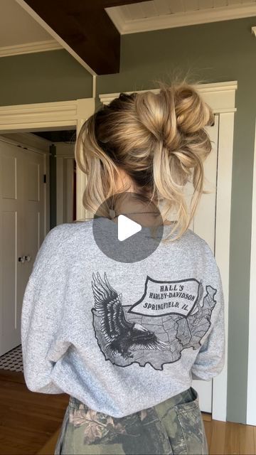 224K views · 9.6K likes | TORIE BLISS on Instagram: "Easy messy bun, perfect for a 𝖈𝖔𝖟𝖞 day ❄️ 𝖘𝖆𝖛𝖊 & 𝖙𝖗𝖞   #messyhair #messybun #quickhairstyles #easyhairstyle" Messy Bun Office Outfit, Easy Messy Updo Tutorial, Bandana Messy Buns, Cute Hair Bun Ideas, Messy Bun Tutorial For Long Hair, Messy Bun Medium Hair, Boho Messy Bun, Easy Messy Buns For Long Hair, Cute Bun Hairstyles