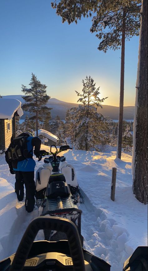 Snow Hike Aesthetic, Carolina Do Norte, Ski Aesthetic, Winter Trip, Snow Holiday, Snow Trip, St Moritz, Ski Season, Dream Lifestyle