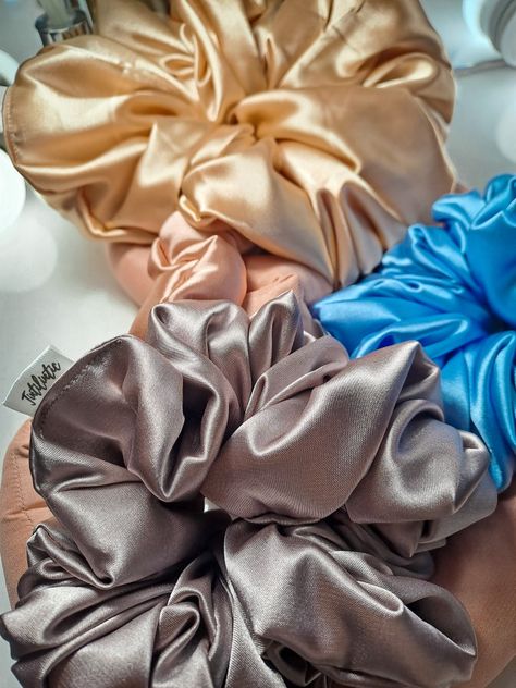 Oversized and XXL scrunchies So cute and beautiful 😻 Xxl Scrunchies, Scrunchies, So Cute, Hair Accessories, Pins, How To Wear, Quick Saves