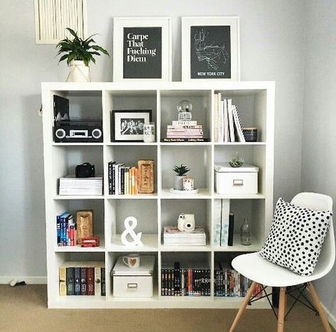 Small Space Storage Bedroom, Bedroom Storage For Small Rooms, Storage Hacks Bedroom, Cube Shelf, Diy Bedroom Storage, Shelf Decor Bedroom, Bookshelves In Bedroom, House Organization, Storage Bench Bedroom