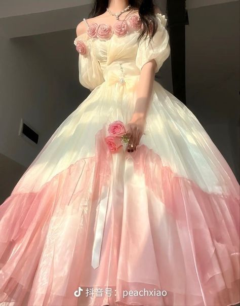 Masquerade Prom Dress, Prom Dress Champagne, Vintage Princess Dress, Wedding Dresses Vintage Princess, Gaun Abad Pertengahan, Masquerade Prom, Dress With Pearls, Wedding Dress Vintage, Champagne Pink