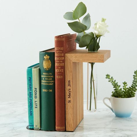 20 Creative Bookends for Every Type of Reader Graduation Presents, Cubicle Decor, Reading Gifts, Book Holders, Gifts For Bookworms, Bookish Gifts, Diy Book, Sentimental Gifts, Book Lovers Gifts