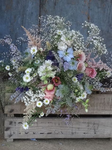 July Wedding Flowers, Spring Wedding Bouquets, Rustic Wedding Decorations, British Flowers, July Wedding, Spring Wedding Flowers, Wedding Flowers Summer, Wildflower Wedding, Wedding Flower Girl