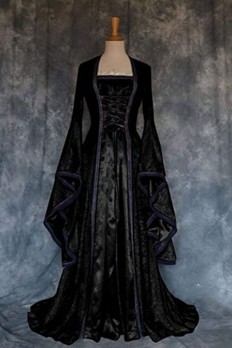 This black corset ball gown is a must-have cosplay outfit in your wardrobe, can be easily dress up or dress down, it can also used as 90s outfit for women 70s outfits for women 80s costumes for women 90s clothing for women cosplay. Medieval Witch, Gaun Abad Pertengahan, Vampire Dress, Medieval Cosplay, Vampire Bride, Bride Costume, Vestidos Retro, Halloween Costumes For Women, Witch Dress