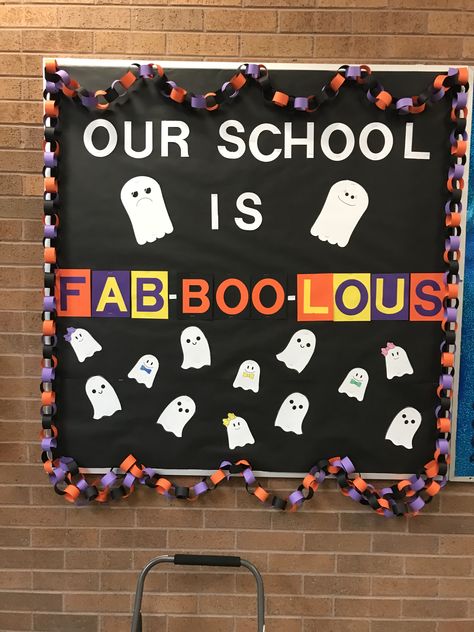 Teacher Union Bulletin Board, Fall Bolton Boards, Oct Bulletin Board Ideas, September Pre K Bulletin Boards, October Bulliten Boards Preschool, Halloween Buliton Boards Preschool, October Bulletin Boards For Work, Kids Halloween Door Decorations, Parent Night Bulletin Board