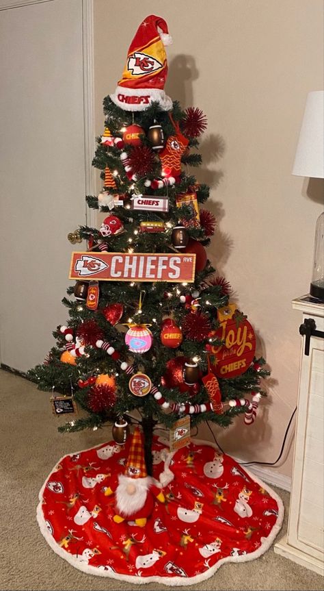 Chiefs Decorations, Chiefs Christmas Tree, Chiefs Christmas, Cubicle Decor, Kc Chiefs, Football Art, Christmas Tree Ideas, Tree Ideas, Holiday Diy