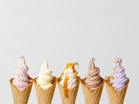 Soft-serve ice cream may have retro appeal, but shops across the country are giving the ice cream we know a whole new swirl. French Toast Bread Pudding, Molasses Cake, Matcha Mint, Ice Cream Photography, Los Angeles Food, Serve Ice Cream, Ice Cream Base, Honey Tea, La Food