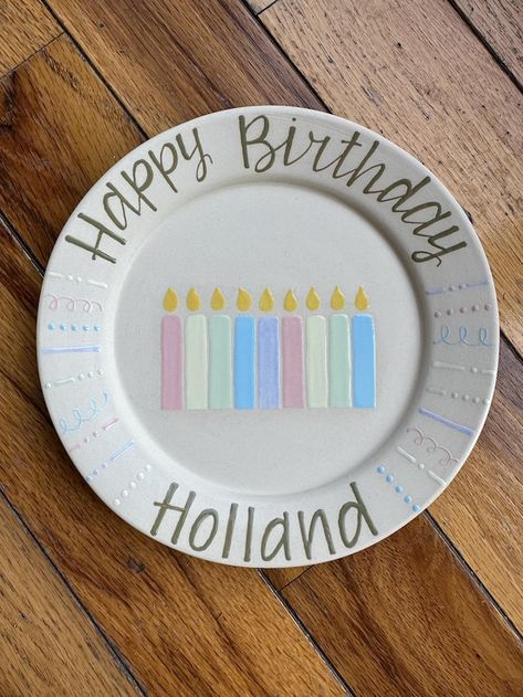 PinkPigPottery - Etsy Family Birthday Plate, First Birthday Plate Diy, Diy Birthday Plate Kids, Happy Birthday Plates, Ceramic Birthday Plate, First Birthday Plate, Birthday Plates Ceramic, Birthday Plate Ideas, Tater Cakes