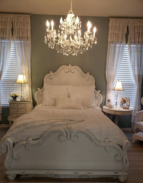 French Romantic Bedroom, Dreamy Bedrooms Romantic, Elegant Bedroom Ideas Classy, French Shabby Chic Bedroom, Cottagecore Bedroom Ideas, Shabby Bedroom, Shabby Chic Party, Living Room Styles, French Bedroom