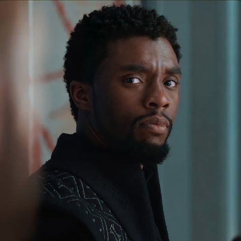 Black Panther Profile Picture, Chadwick Boseman Aesthetic, Black Panther Chadwick Boseman, Black Panther 2018, Marvel Dr, T Challa, Letitia Wright, Black Panther Art, Anatomy Poses