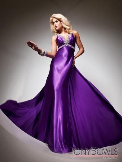 Tony Bowls Le Gala Dress 113556 at Peaches Boutique Silk Dress Outfit Classy, Silk Dress Prom, Silk Dress Outfit, Kids Bridesmaid Dress, Pink Evening Gowns, Prom Dress With Train, Silk Prom Dress, Queen V, Satin Gowns