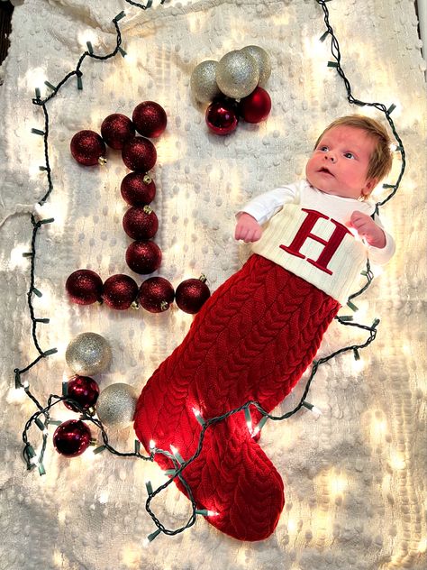 Baby Milestone Christmas Pictures, December Baby Monthly Pictures, Christmas Monthly Milestone Pictures, 1 Month Christmas Pictures, Christmas Themed Baby Photoshoot, December Monthly Baby Photos, Unique Monthly Milestone Pictures, Milestone Ideas, Monthly Photoshoot