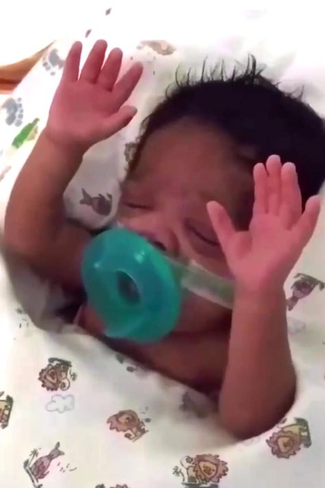 Newborn Baby Worships God In NICU As Mom Sings Gospel Song | FaithPot Cute Newborn Babies, New Borned Baby, Worshipping God, Babies Videos, Preterm Baby, Newborn Black Babies, Baby Song, Praising God