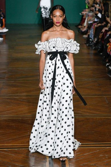 Andrew Gn Spring 2019 Ready-to-Wear collection, runway looks, beauty, models, and reviews. Dots Fashion, Andrew Gn, Polka Dots Fashion, John Galliano, Fashion Spring, Fashion Show Collection, Carolina Herrera, White Fashion, Beautiful Gowns