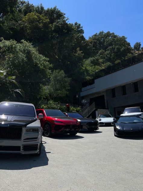 Reality Transurfing, Kardashian Cars, Bel Air Los Angeles, Billionaire Lifestyle Luxury Living, Rich Aesthetic, Luxury Garage, Wealthy Lifestyle, Los Angeles Lifestyle, Future Cars