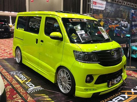 Pemilik Daihatsu Gran Max dan Luxio Ternyata Banyak yang Gemar Modifikasi - Berita Otomotif - Mobil123.com Mini Trucks 4x4, Truk Besar, Nissan Elgrand, Mobil Mustang, Kei Car, Motorcycles And Scooter, Wagon R, Mini Camper, Lowrider Cars