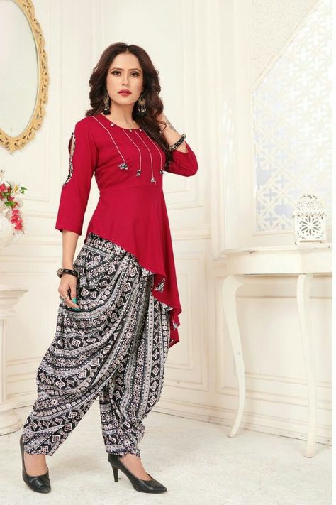 Salvar Suit New Design, Couture Dresses Gowns, Indian Dress Up, Patiyala Dress, Fancy Outfit, Stylish Kurtis Design, Outfit Collection, Dress Neck Designs, Kurti Designs Party Wear