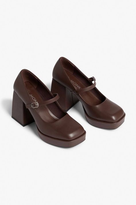 Brown Mary Jane Heels, Brown Mary Janes, Dr Shoes, Platform Mary Janes, Girly Shoes, Stil Inspiration, Shoe Inspo, Aesthetic Shoes, Barefoot Shoes