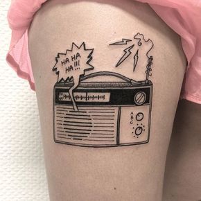 Old radio on Moa today #radio #old #tattoo #tattoed #ink #black #blackart #blackwork #btattooing #blacktattoo #blacktattooart #blackworkers #blackworkers_tattoo #blackworkerssubmission #BLACKTATTOOMAG #darkartists #blxckink #inkjunkeyz #inkstinctsubmission #tattoolife #tattooartist #tattoocircle #tattooartistmagazine #artwork #graphic #vintage #girltattoo #rumforkonst #formink #flashworkers Radio Tattoo Vintage, Radio Tattoo, Record Player Tattoo, 16 Tattoo, Old Radio, Dibujos Tattoo, Circle Tattoos, Music Tattoo Designs, Tattoos For Lovers