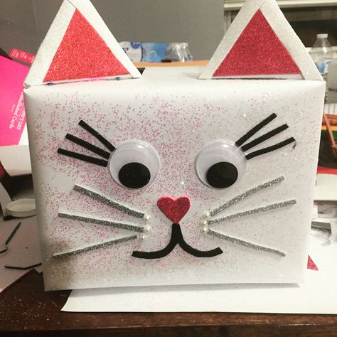 Girls Valentines Boxes, Valentine Boxes For School, Diy Valentines Box, Kitty Ideas, Kids Valentine Boxes, Valentine Card Box, Valentine Boxes, Valentines Day Cat, Valentine Mailbox