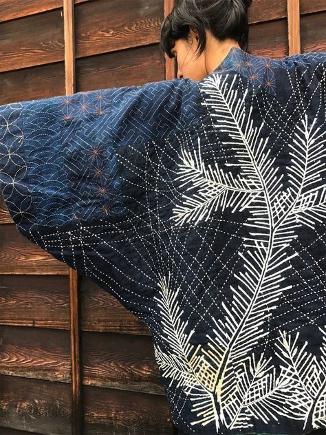 Sashiko Jacket, Boro Stitching, Sashiko Pattern, Tshirt Makeover, Sashiko Embroidery, Visible Mending, Japanese Embroidery, Japanese Textiles, Crewel Embroidery