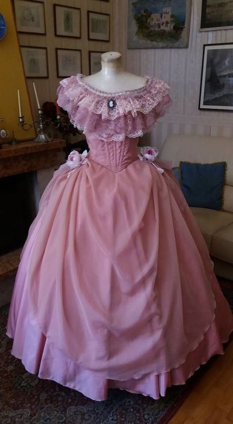 Victorian Dress Gowns 19th Century, Victorian Era Outfits, Dresses From The 1800s, Victorian Era Dress, Victorian Ball Gowns, 1860s Dresses, Victorian Era Dresses, 1860s Fashion, Southern Belle Dress