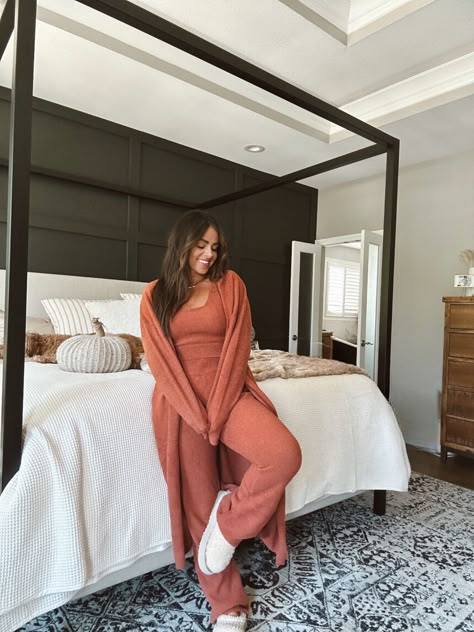 fall style fall ootd fall fashion fall trends matching set ugg holiday Boho Loungewear, Lazy Girl Outfits, Mom Outfits Fall, Lounge Outfits, Comfy Sets, Mommy Outfits, Europe Outfits, Fashion Trends Winter, Pinterest Outfits