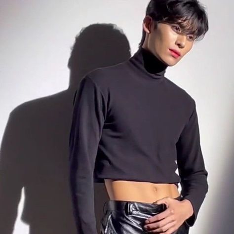 Turtleneck Crop Top Outfit, Kpop Award Show Outfits, Crop Top Men, Male Crop Top, Yoo Taeyang, Sf9 Taeyang, Mens Crop Top, Cropped Turtleneck, Turtle Neck Crop Top