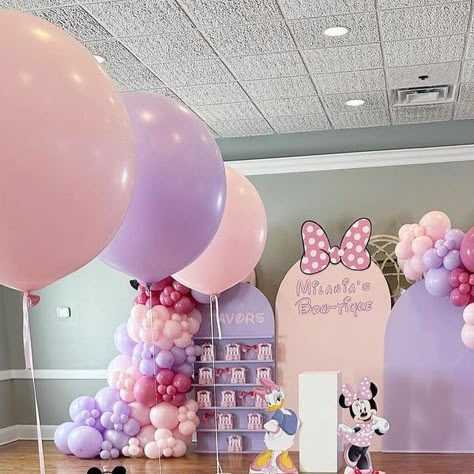 Minnie And Daisy 2nd Birthday Party, Minnie Mouse Clubhouse Birthday Party, Minnie Centerpieces Ideas, Minnie Daisy Birthday Party, Minnie Mouse Boutique Party Ideas, Minnie And Daisy Birthday Party, Minnie Bowtique Party, Minnie Mouse Bowtique Birthday, Minnie Y Daisy