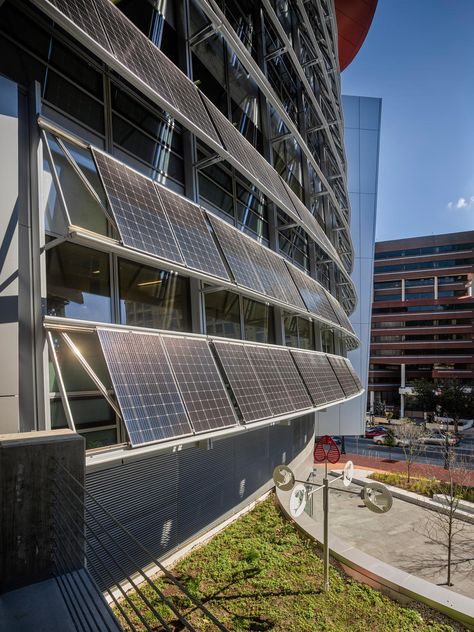 United Therapeutics, Silver Spring, Md. Solar Panel Architecture, Photovoltaic Facade, Solar Architecture, Building Science, Solar Collector, Solar Panels Roof, Pv Panels, Solar Module, Solar Roof