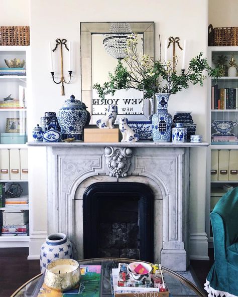 The love for blue and white chinoiserie is real. xo . . . . . #blueandwhite #chinoiserie #chinoiseriechic #homestyle #decorating #homedecor… Blue And White Living Room, Chinoiserie Vase, Fireplace Mantle Decor, Chinoiserie Decorating, Blue And White Chinoiserie, Blue White Decor, Blue And White Vase, Blue And White China, Blue Living Room