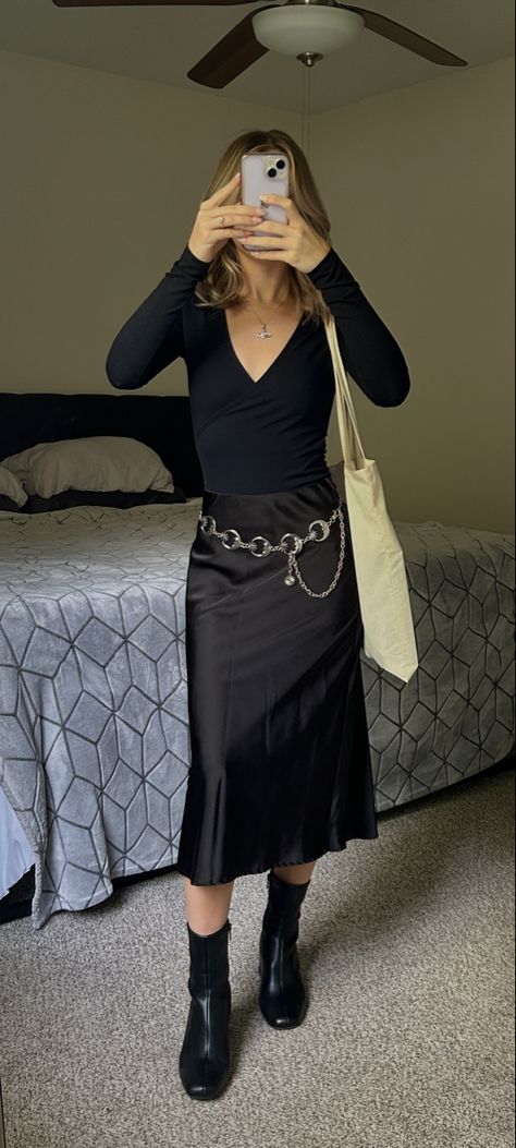 Casual witch style with moon metal chain belt Belt Over Skirt Outfit, Vintage Chain Belt Outfit, Outfit With Chain Belt, Long Skirt With Belt Outfit, Metal Chain Belt Outfit, Moon Belt Outfit, Black Dress With Chain Belt, Chain Belts Outfit, Metal Belt Chain