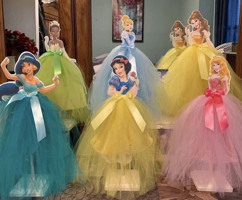 Disney Princess Party Favor Ideas, Disney Princesses Centerpieces, Disney Princess Pinata Ideas, Disney Princess Party Centerpieces, Disney Princess Birthday Party Centerpieces, Disney Princess Birthday Centerpieces, Disney Princess Table Centerpiece, Disney Princess Centerpiece Ideas, Disney Princess Table Decorations