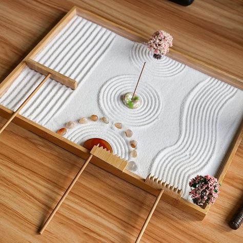 Small Zen Garden Ideas Indoor, Desktop Zen Garden Diy, Japanese Zen Garden Mini, Sand Garden Ideas, Zen Garden Desktop, Zen Garden Design Small, Japanese Sand Garden, Zen Garden Mini, Zen Garden Desk