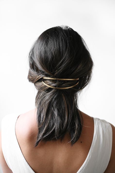 Gold Hair Accessories, Short Hairstyle, Half Up Hair, Gold Hair, Hair Dos, Half Up, Hair Day, Diy Hairstyles, Pretty Hairstyles