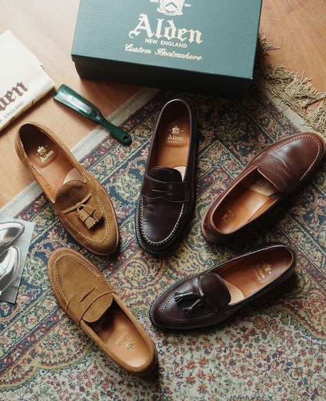 Mens Preppy Outfits, Alden Shoes, Gentleman Lifestyle, Building Aesthetic, Crockett And Jones, Smart Casual Wear, Simple Wardrobe, Mens Fashion Rugged, Mens Fashion Casual Outfits