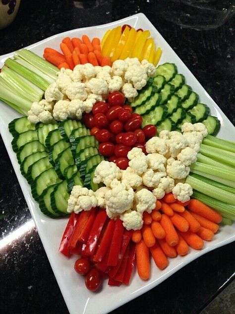 Veggie Tray Arrangements, Vegetable Dip Platter, Ideas For Veggie Trays, Salad Platter Ideas Parties, Veggie Platters Ideas Trays, Party Food Arrangement Ideas, Vegetable Platter Ideas Parties, Wedding Veggie Tray, Vegetable Trays Ideas Parties