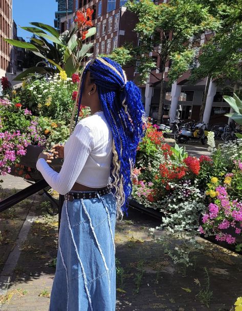 Black girl braids inspo, blue and blonde braids, peakaboo braids, two toned braids, vintage skirt, long sleeve, denim maxi skirt , braids inspo, black girl streetwear, highlight braids, blue braids, winter hair inspo, blonde braids Blue Peakaboobraids, White And Blue Braids, Blue And White Braids, Blonde And Blue Braids, Blue And Blonde Braids, Two Toned Braids, Light Blue Braids, Black And Blue Braids, Highlight Braids