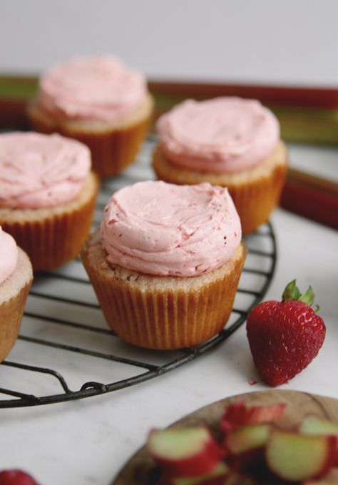 Strawberry Rhubarb Cupcakes, Rhubarb Cupcakes, Fresh Strawberry Cupcakes, Whipped Buttercream Frosting, Strawberry Rhubarb Compote, Strawberry Layer Cakes, Cake Mix Cupcakes, Whipped Buttercream, Strawberry Buttercream Frosting