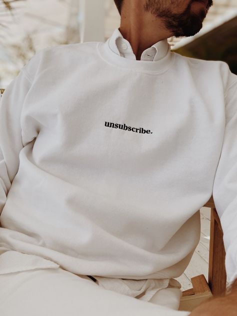 Embroided Tshirt Ideas, Minimalistic Sweatshirt, Minimalist Tshirt Design, Minimalist Sweatshirt, Minimal Shirt Design, Minimalist Tshirt, Harry Style, Sweatshirt Oversized, Cute Shirt Designs