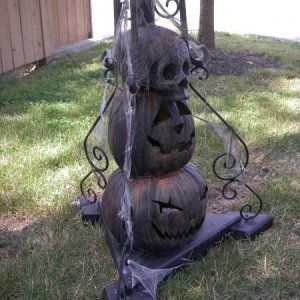 Graveyard sign for October | Halloween Forum October Wishes, Oíche Shamhna, Haunted Cemetery, Monster Mud, Spooky Decorations, Halloween Forum, Halloween Outside, Pumpkin Skull, Stacked Pumpkins